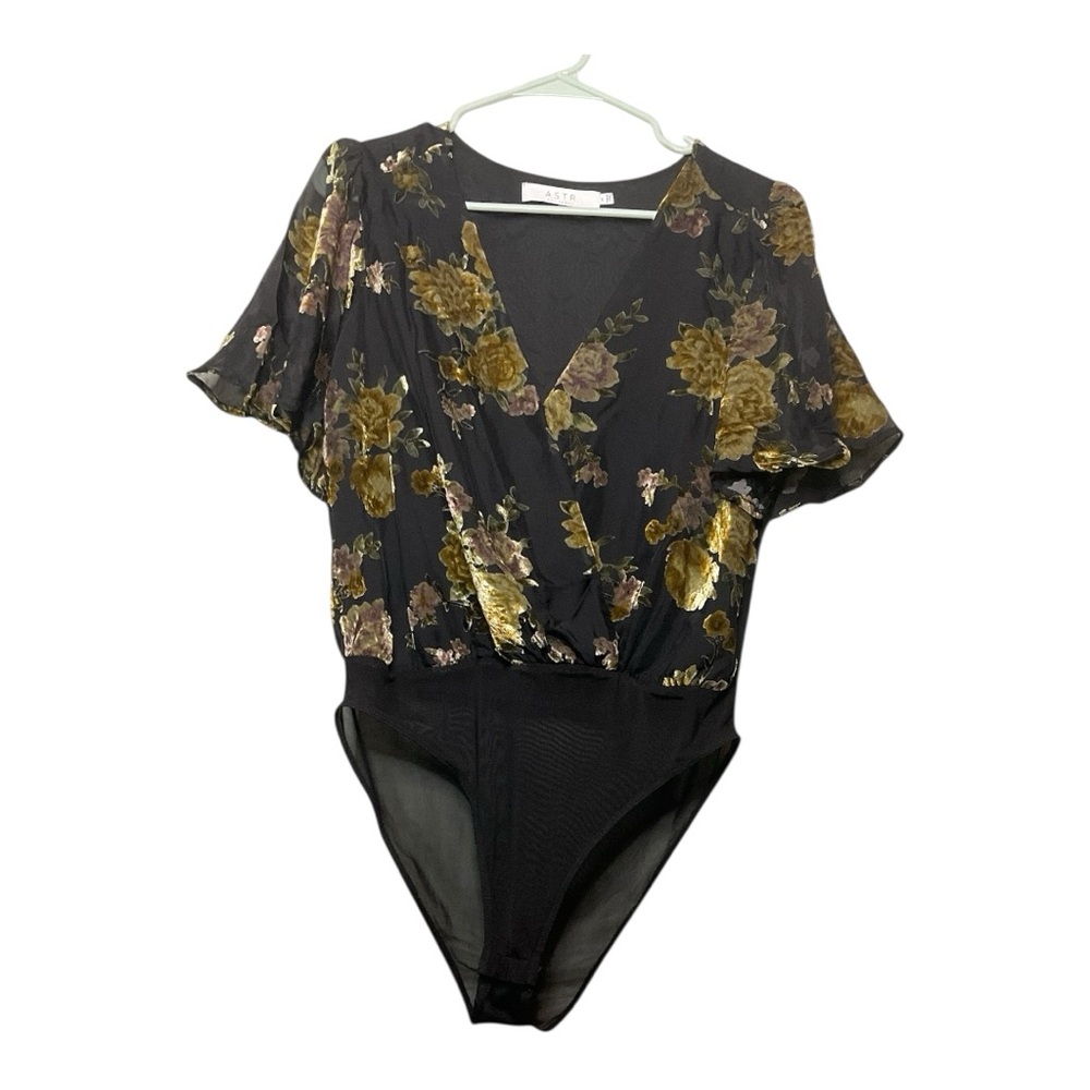 Women’s NWOT ASTR The Label Eliza velvet bodysuit, size medium - Picture 1 of 3